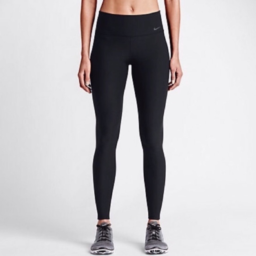 Nike Legend Tight Fit Leggings